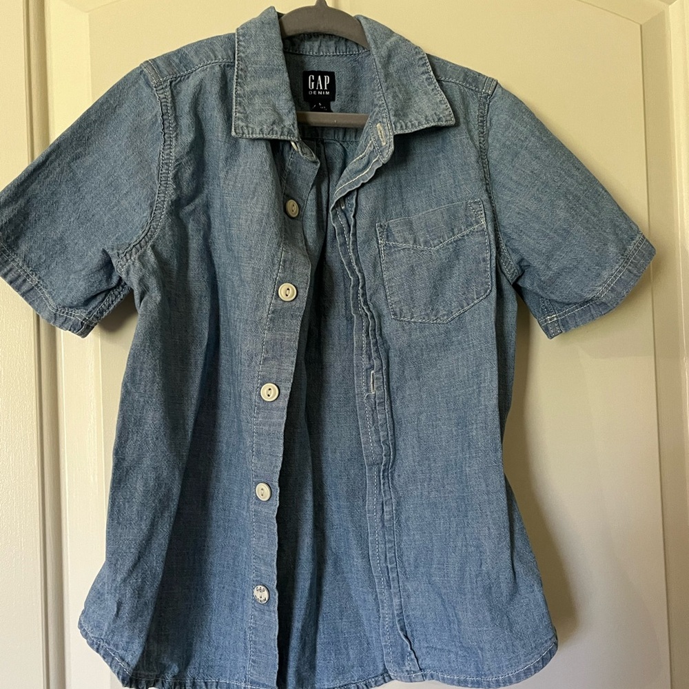 GAP Boys 5 years Toddler Denim Short Sleeve Shirt, worn once